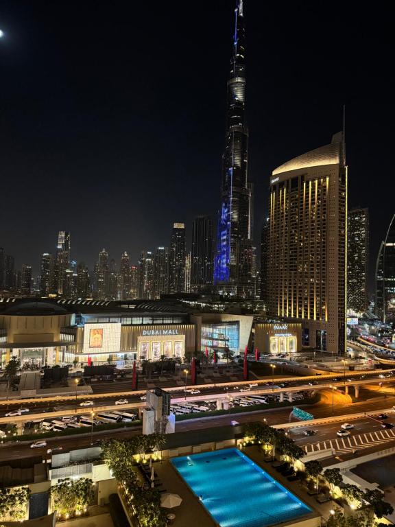 Premium 3BR with Burj Khalifa & Dubai Mall view