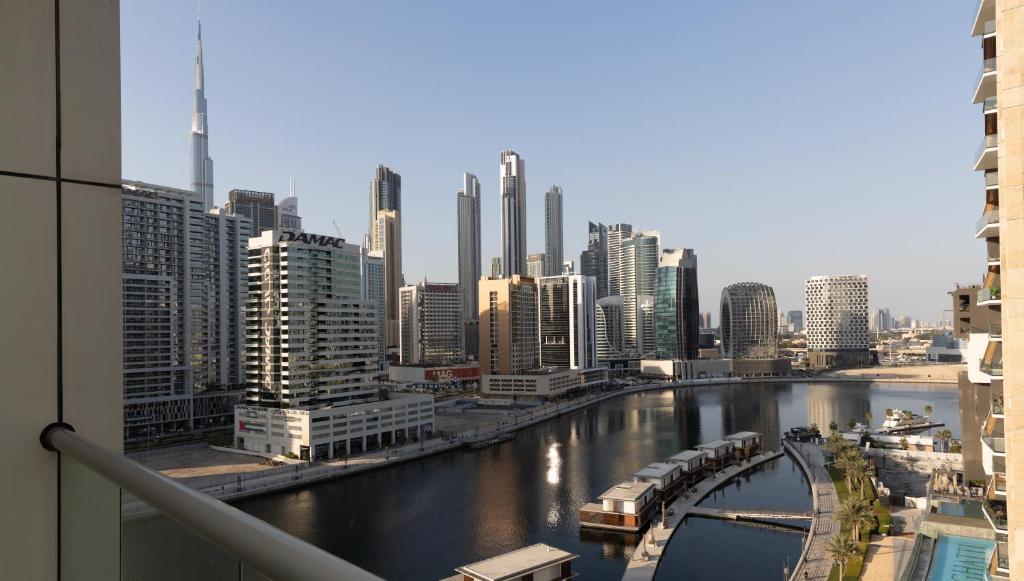 Prime Spacious 2 BR Apt, Burj Khalifa & Canal View – Scala Tower