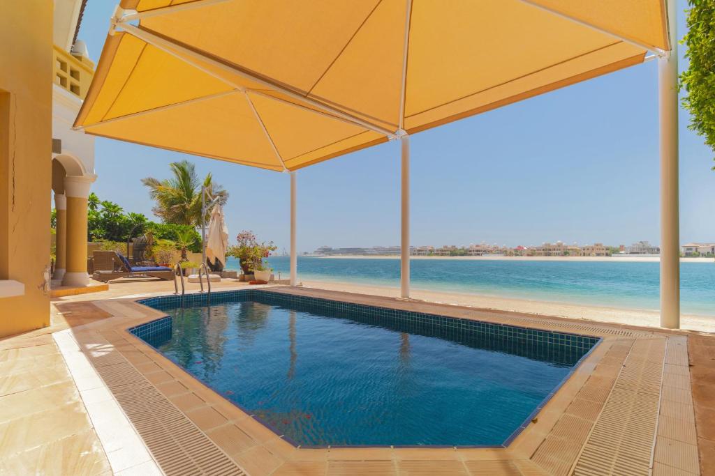 Private Pool & Direct Beach Access-4BDR Villa
