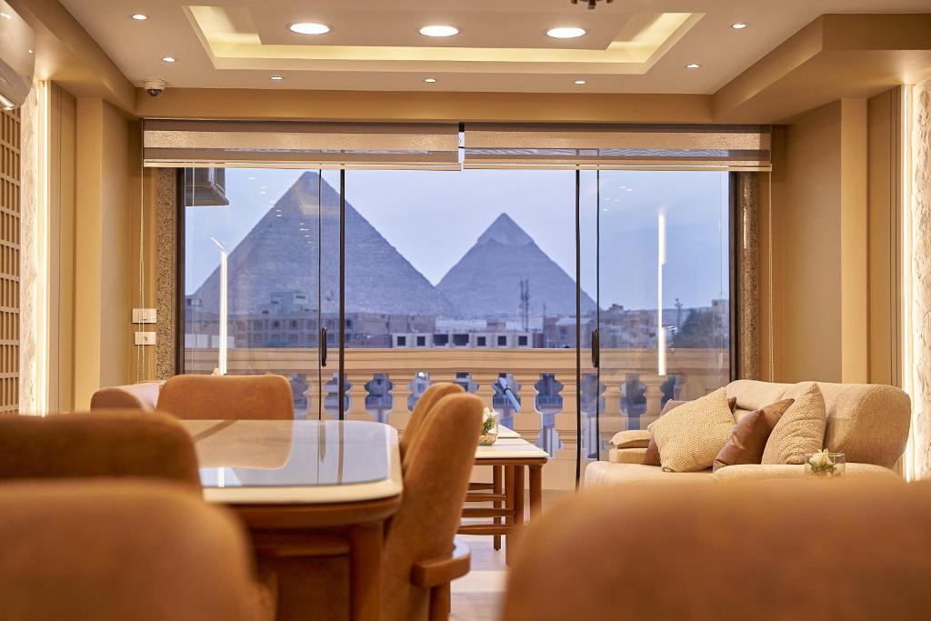 Pyramids Charm Hotel