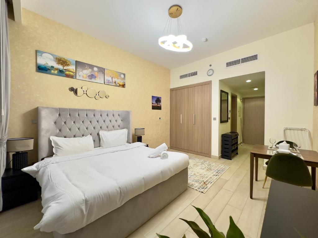 Quickstay Homes -Cozy Studio with Spacious Balcony Azizi