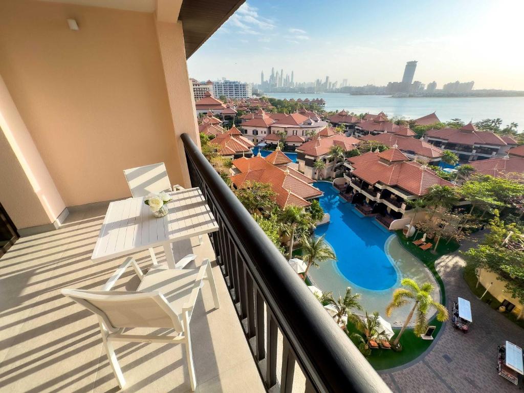 Renovated 1BR Haven in 5 Star Resort