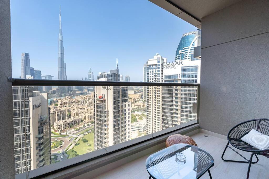 Boulevard 2 Bedroom Apartment with High Floor Burj Khalifa view and Infinity Pool in Dubai Downtown