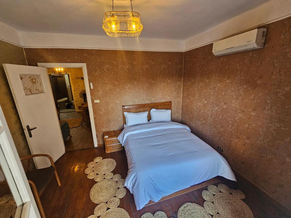 Downtown simple apartment – families only