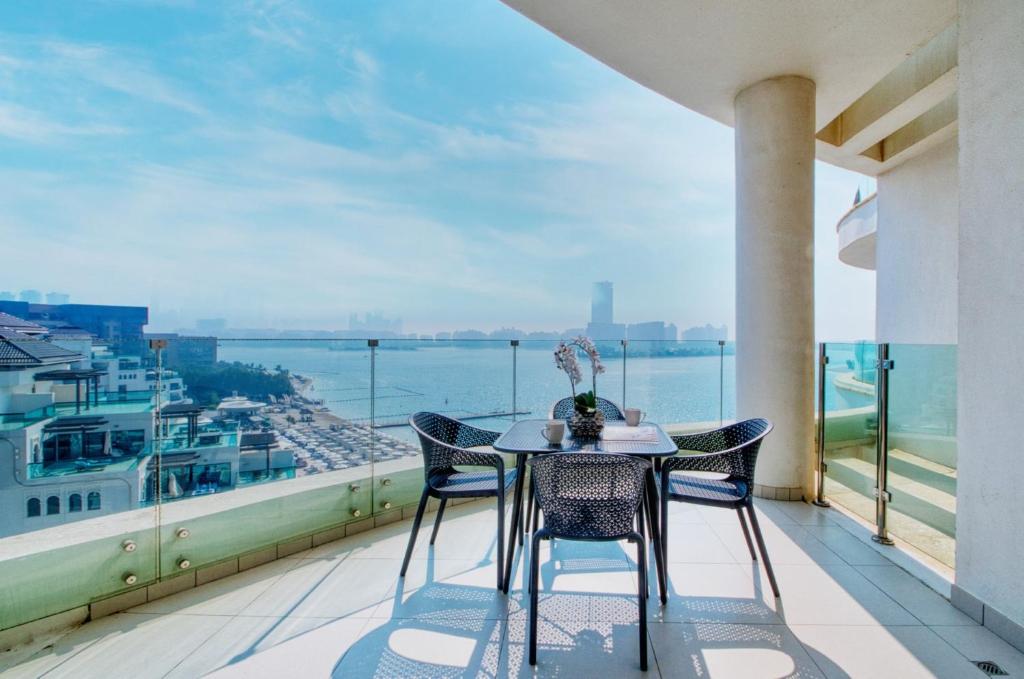 Luxury Royal Bay Beachfront Apartments by GLOBALSTAY