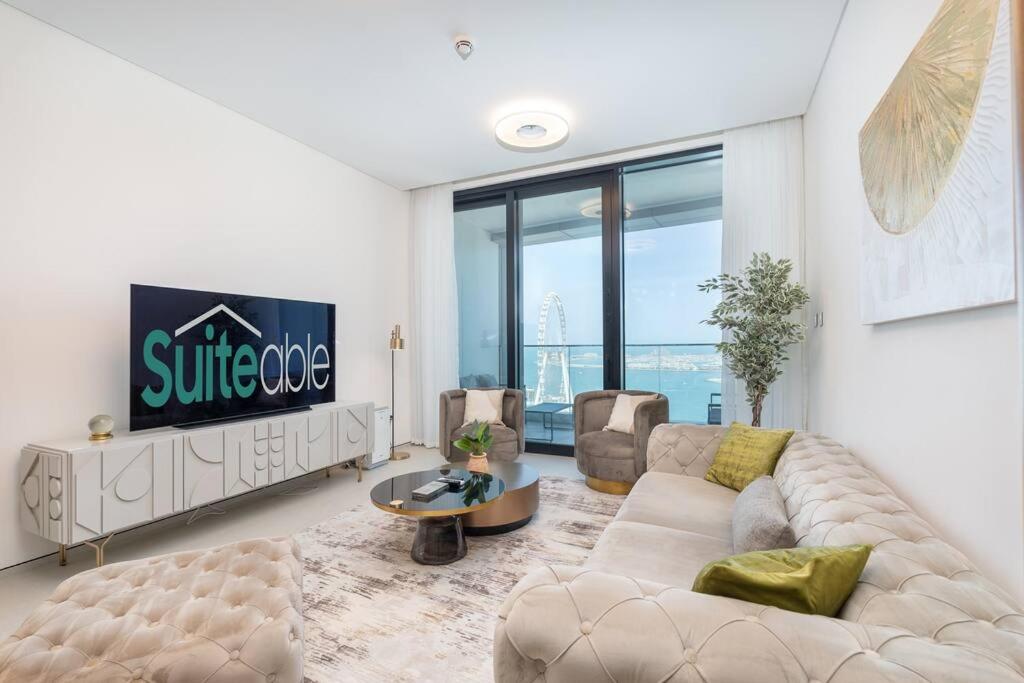 Suiteable Homes – Sensational 3 bedroom apt with mesmerizing seaview