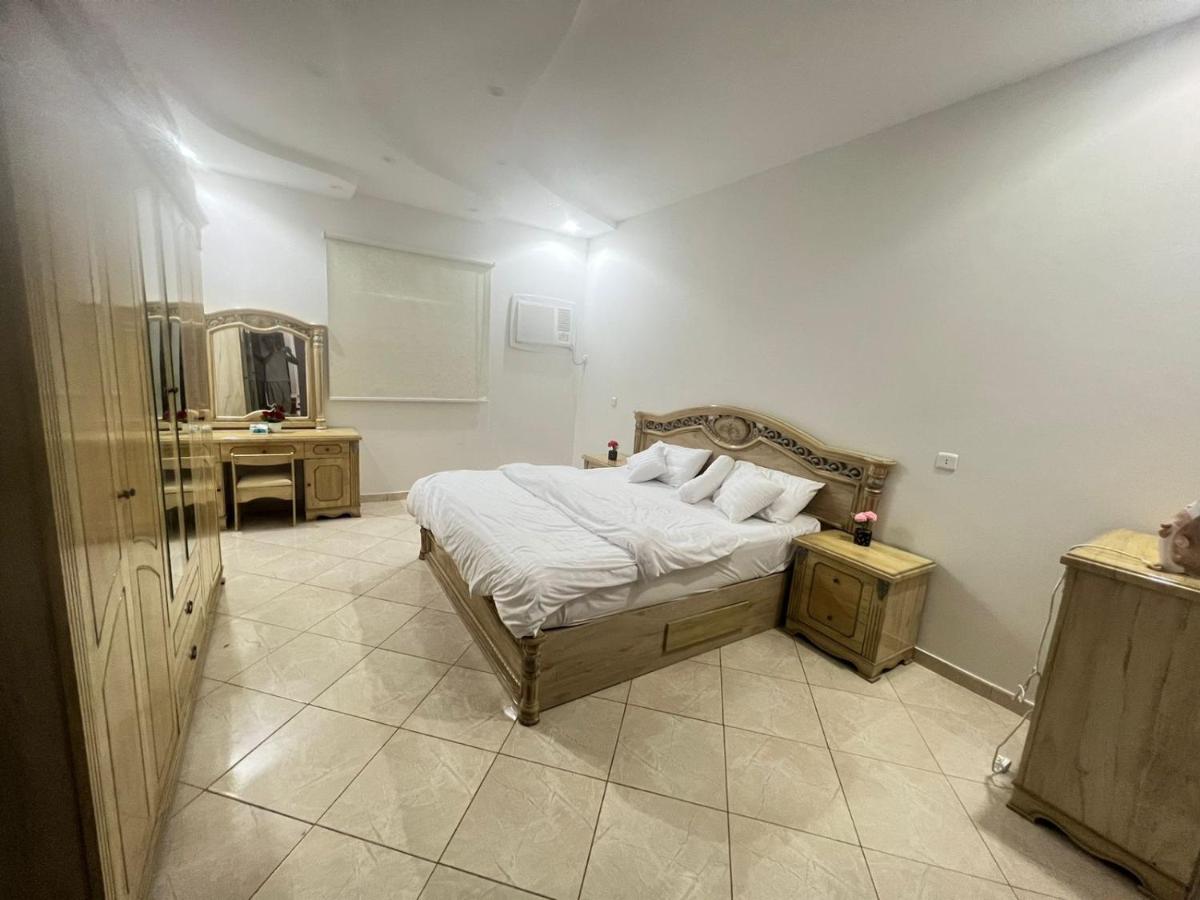 شقة الوسام 4 غرف مجلس وصاله واطلاله منها 3غرف نوم Al Wissam is a 3-bedroom apartment with a living room and a view