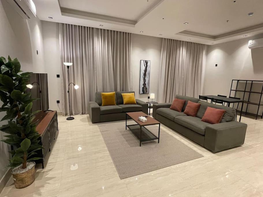 مسكن قطون - الملقا d401 - مع فناء خارجي