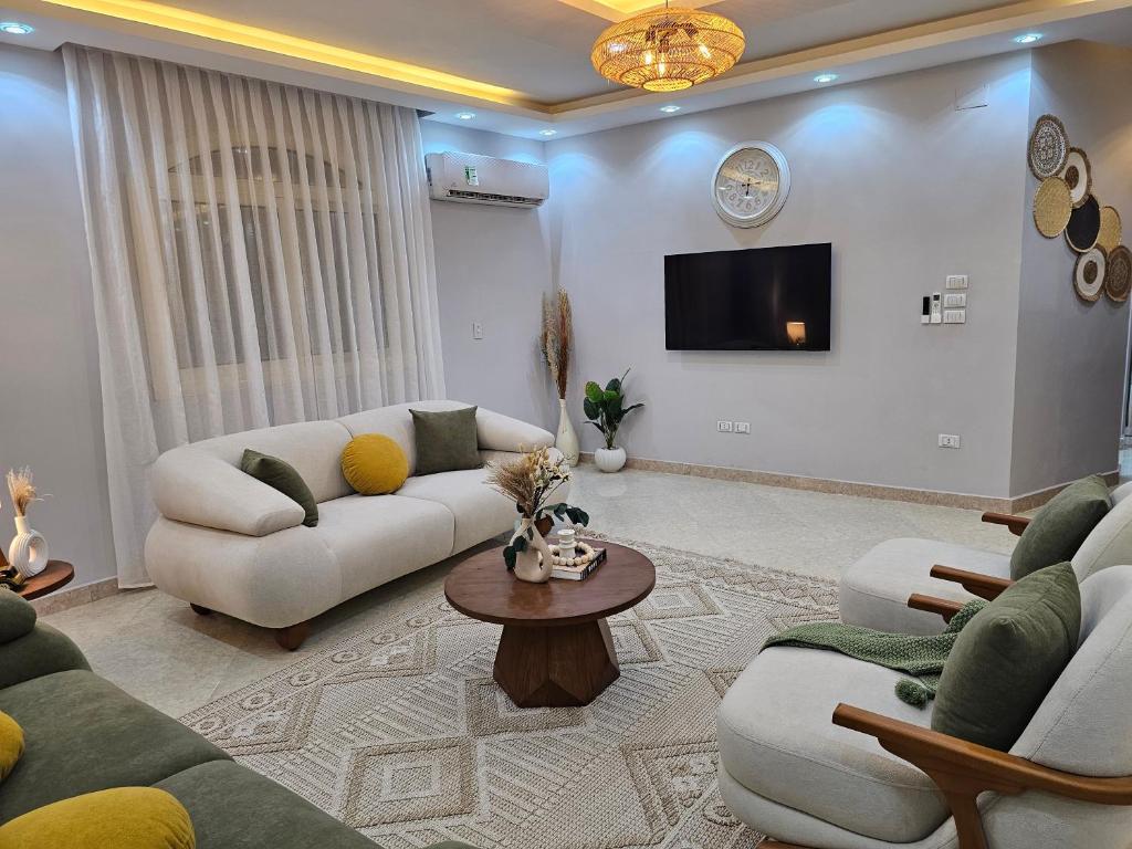 شقق مفروشة 3 غرف نوم حديثة وواسعة – Modern 3-bedroom furnished apartments