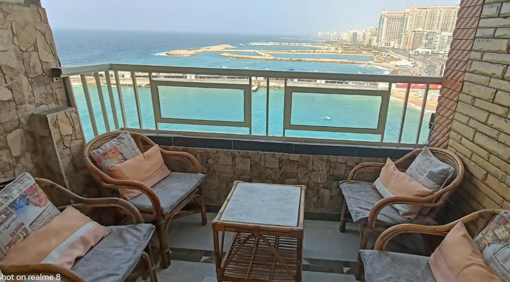 Charming Seaview Condo in Gleem G10