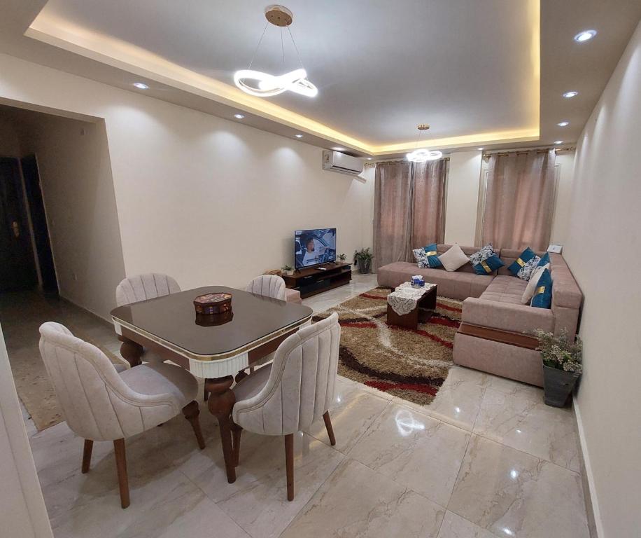 شقة مودرن بكمبوند جنة زايد 1