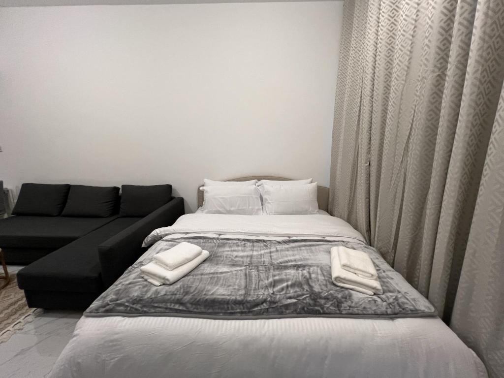 Silk Valley – Modern Studio With Pool And Gym