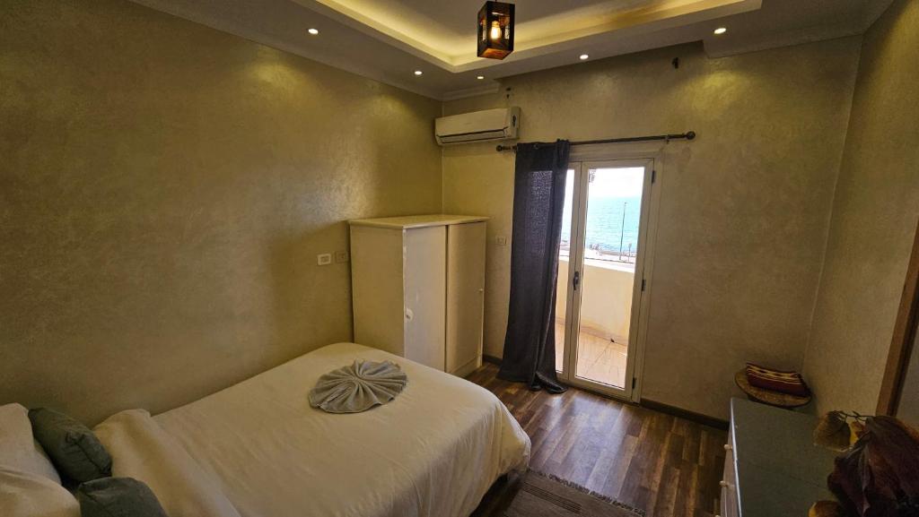 Simple sea view apartment - families only