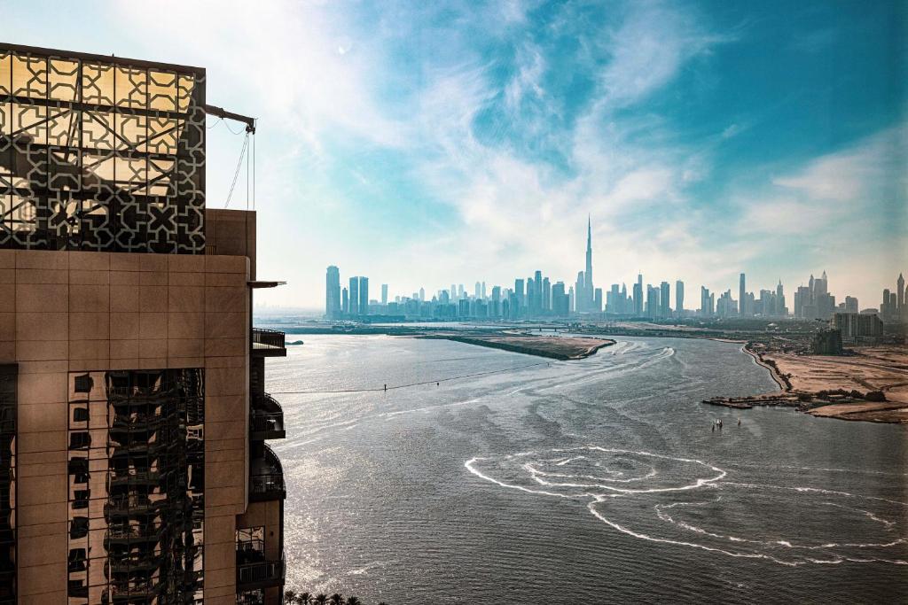 SmartStay at Creek Residences – Burj Khalifa Skyline View – Modern Luxury Apartments