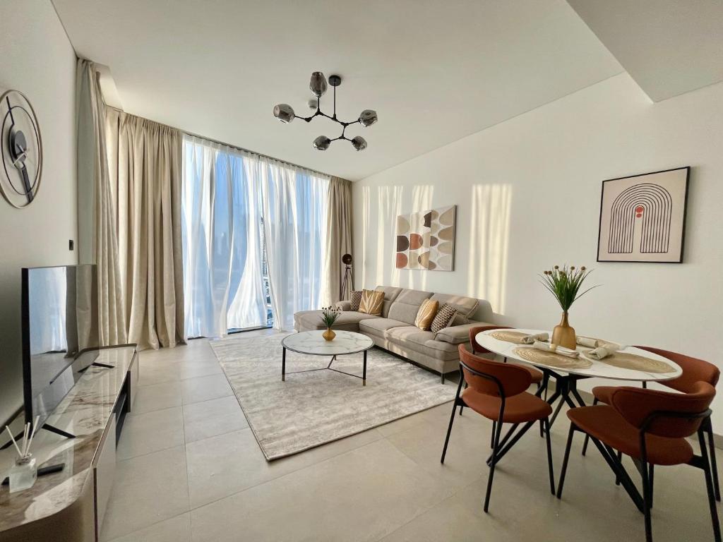 Grande Signature Residence, Burj Khalifa and Fountain View