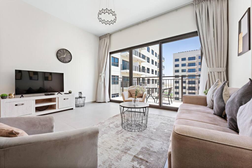 StoneTree – Spacious 2BR Apartment in Golf Views Block A