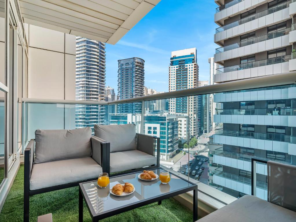 Spacious Home Near Metro & Beach in Dubai Marina