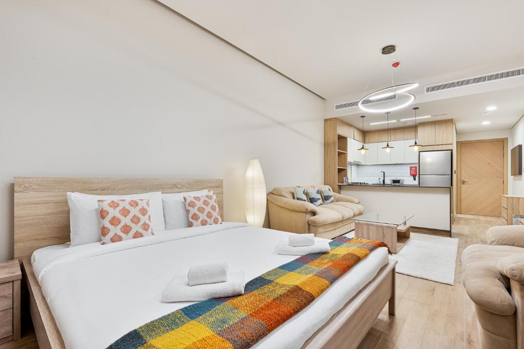 Spacious Studio APT Pool, Gym and Kid's Playground