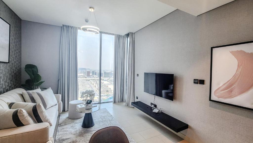 STAY BY LATINEM Luxury 1BR Holiday Home CVR A1413 near Burj Khalifa