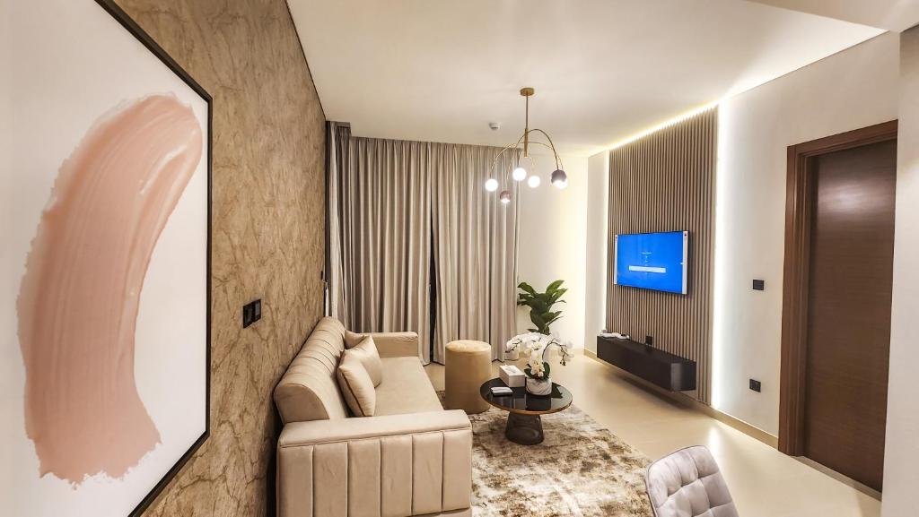 STAY BY LATINEM Luxury 2BR Holiday Home CVR B407 near Burj Khalifa