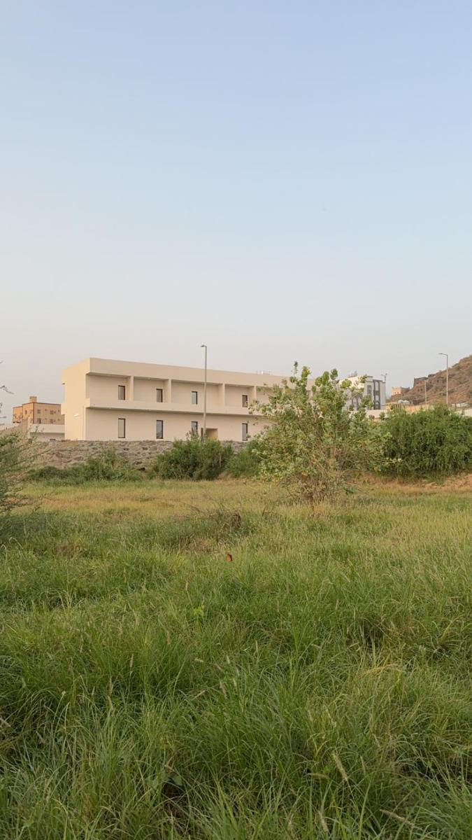 استديو غرف نوم بمطبخ وبلكونه
