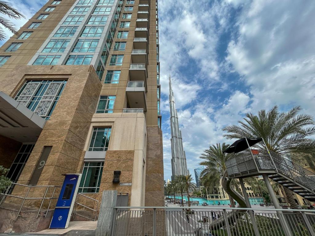 StoneTree - 3BR + Maid's Room near Burj Khalifa and Fountain