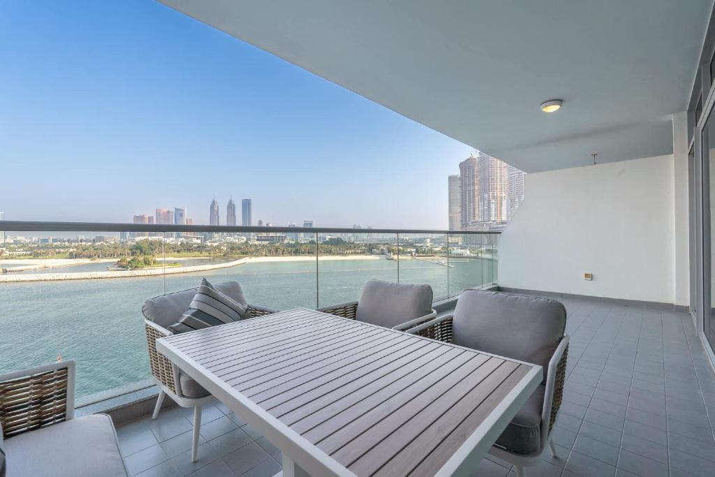 Stunning Flat in Azure Residence, Palm Jumeirah Perfect for 4