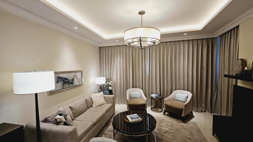 Stunning, Luxury Apartment with Burj Khalifa view!