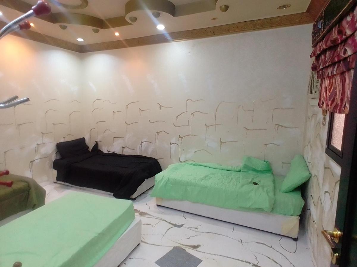 مكة شقة غرفتين شعبي بيني و بين الحرم نفق واحد كيلومتر 15دقيقة مشي و يوجد مواقف سيارات Makkah Apartment Two rooms