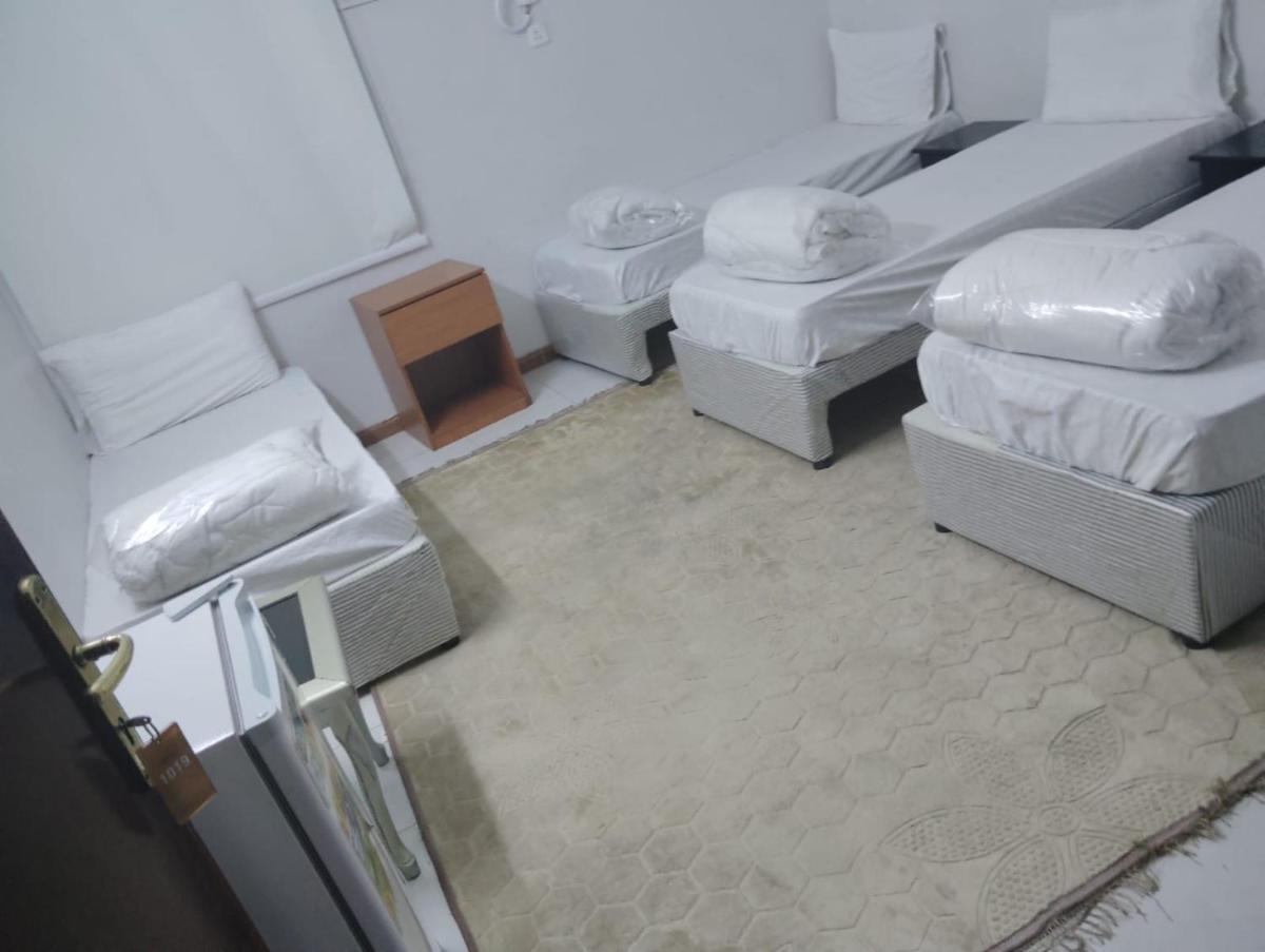 غرفة مكة 10 دقائق مشي للحرم عمارة الإلهام و يوجد مواقف سيارات Room Makkah 10 minutes to ALHARAM walk ELHAM BUILDING and have parking car