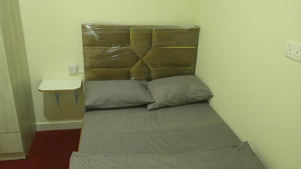 Ruby Star Room with Access to Shared Washrooms 303