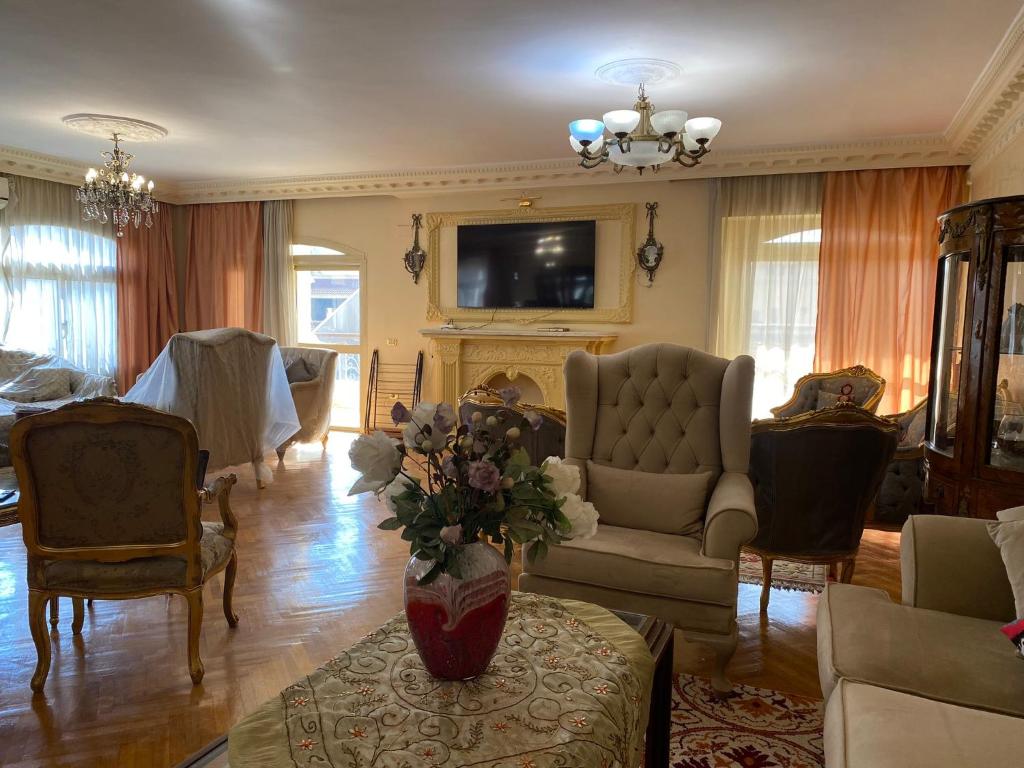 Elite Homes 3BR Sunny Apartment Families Only