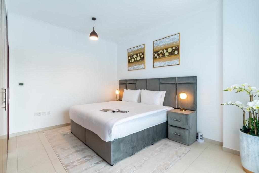 Superb 1-Bedroom apartment with full Burj Khalifa View - 5-min walk to Dubai Mall