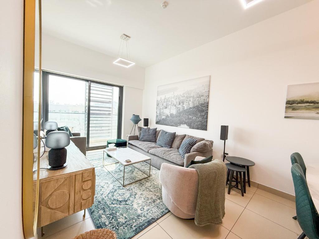 Tastefully Decorated 1 BR in JVC