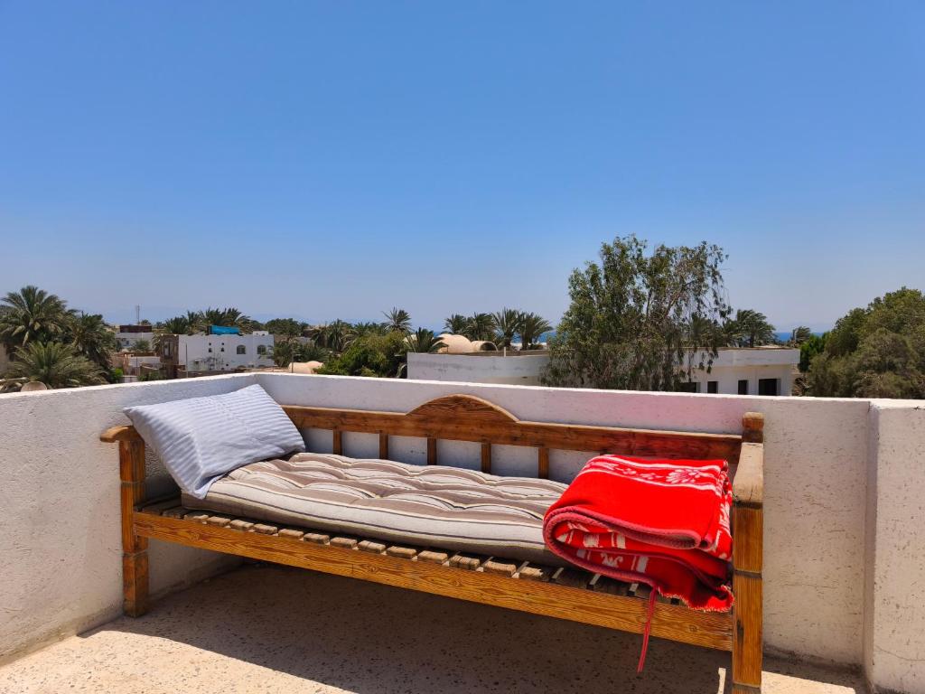 Kanaba House – Couch on rooftop