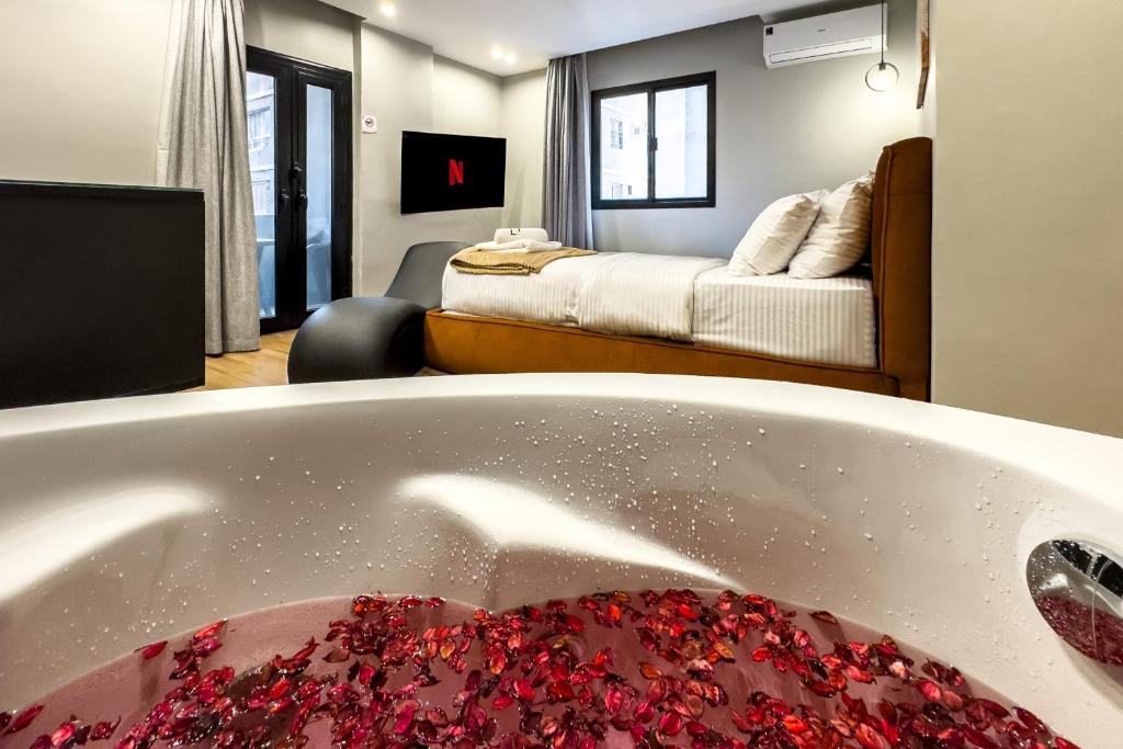 The 2BDR Obsidian Jacuzzi Stay 5min to CAI Airport