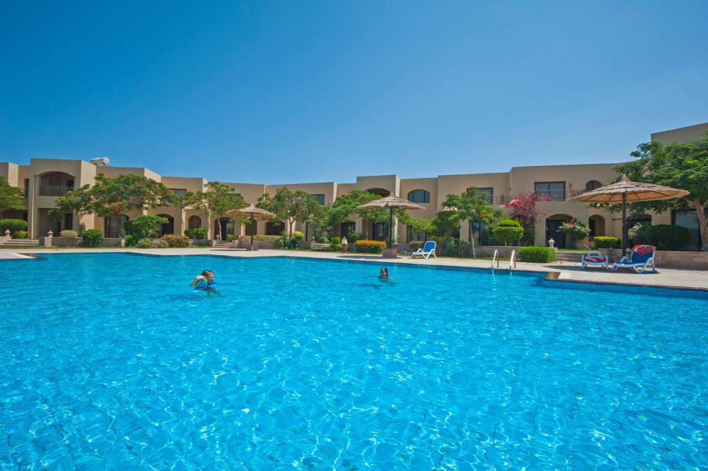 Central Hurghada with Private Beach & Resort Pools