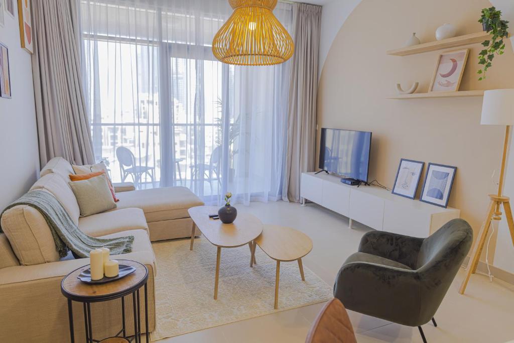 Art-inspired apartment amidst Downtown Dubai