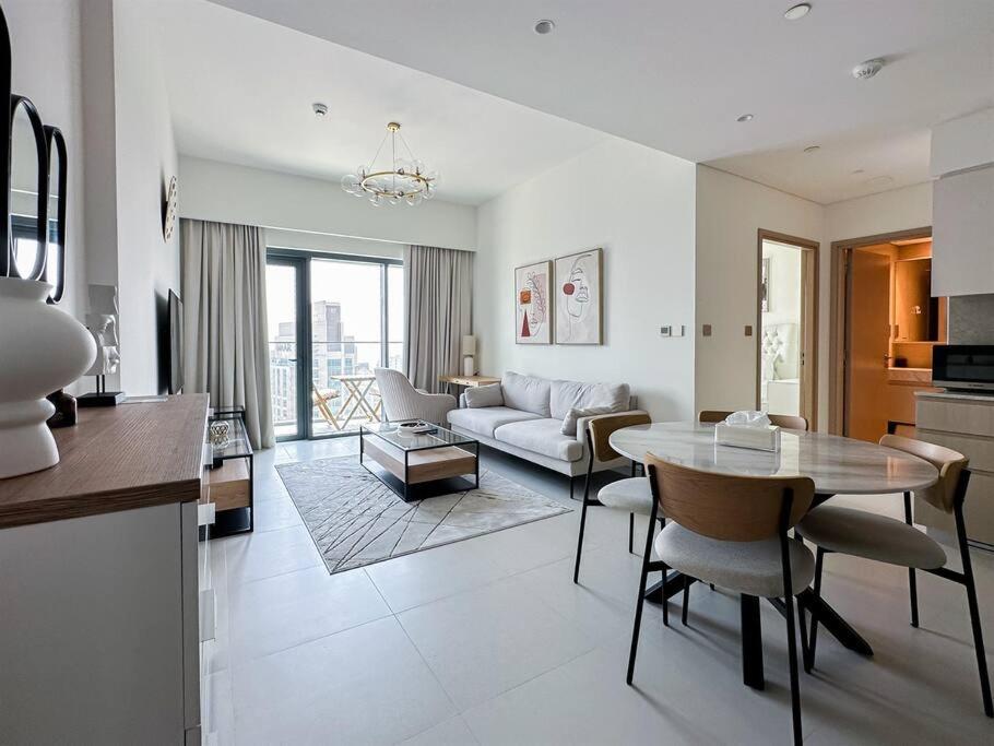 Trophy – Downtown Skyview Residence in 35th floor