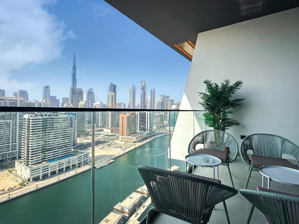 Trophy - Rustic Burj Khalifa View.