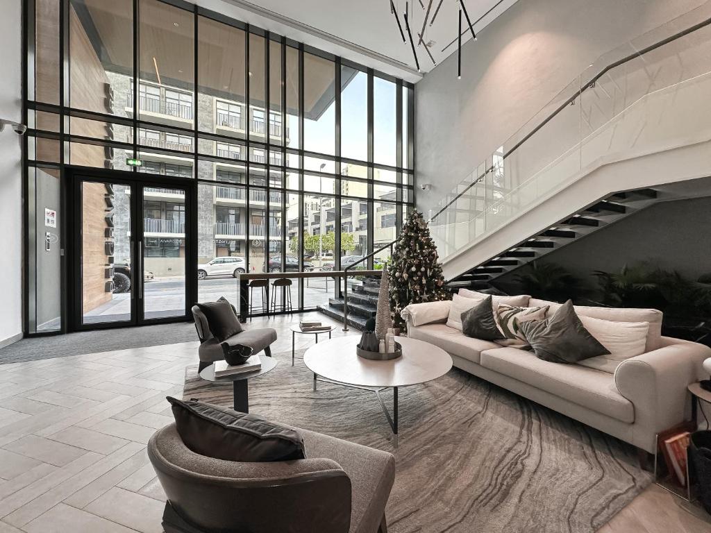 Trophy – The Classic Courtyard 2BDR Suites in JVC