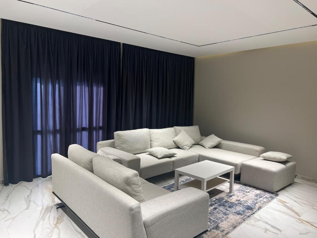 Elegant Living Modern furnished Stay in Westtown Beverly Hills
