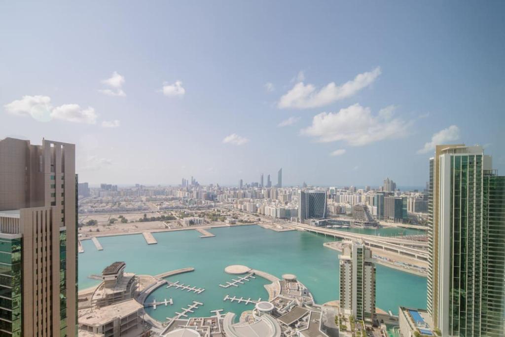 Frank Porter – Marina Blue – Marina Square, Abu Dhabi