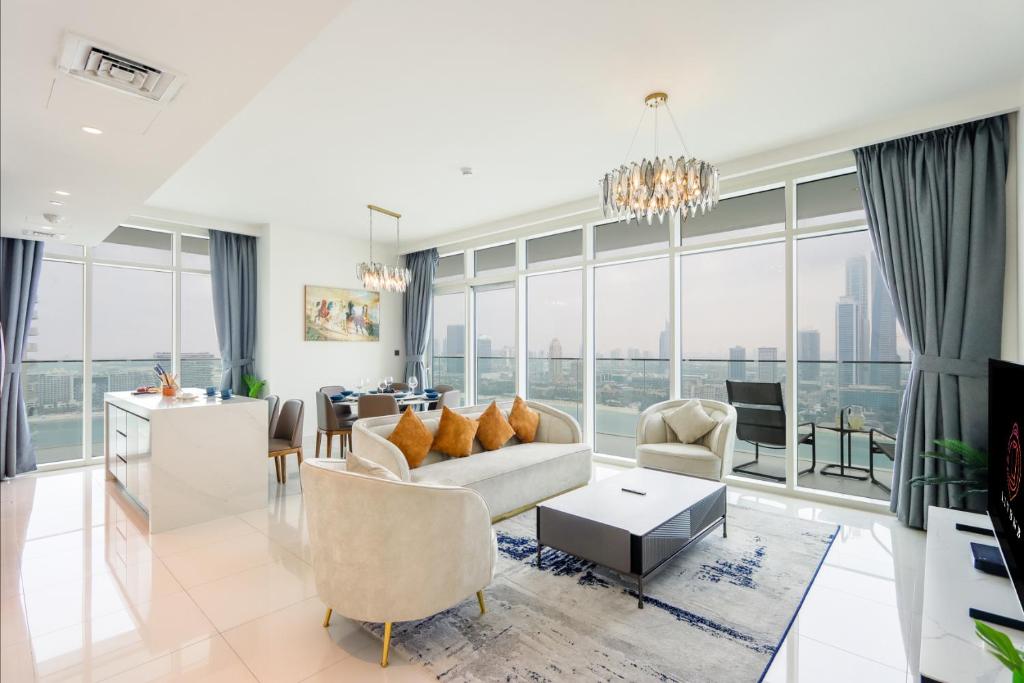 Livbnb Suites – 3 Bedroom with Private Beach Marina Skyline View