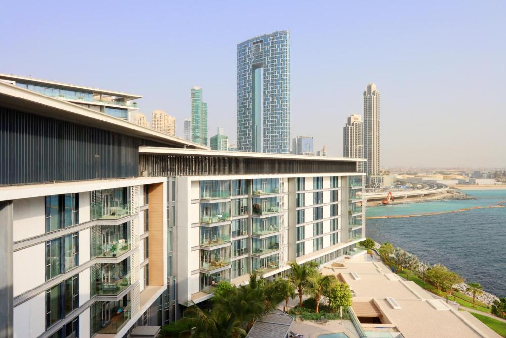 Livbnb Suites - Elegant 1BR Suite in Bluewaters