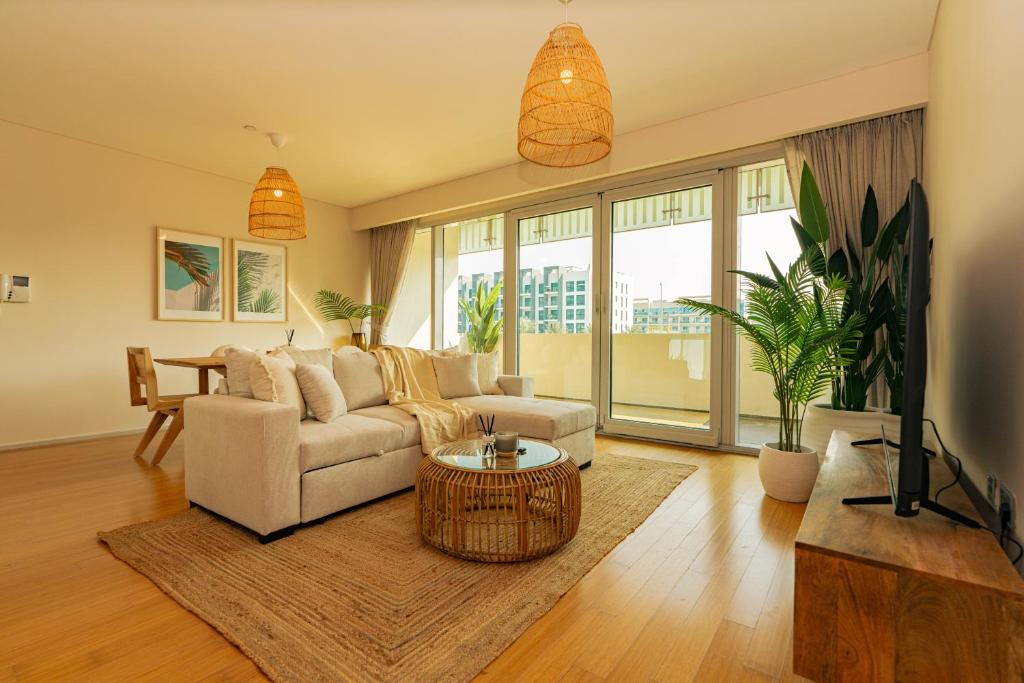 Voyage Two Bedroom In Al Sana