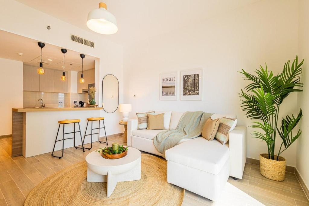 Cozy Retreat At Waters Edge, By Voyage