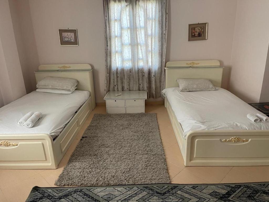 Whole floor in Villa with access to garden and BBQ