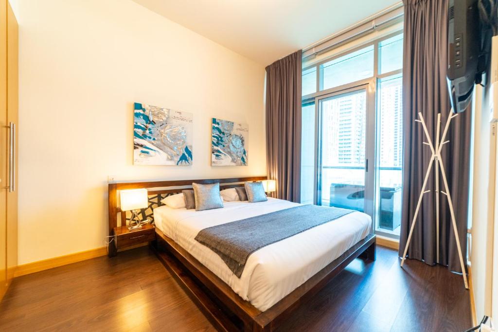 1 BR in Iris Blue at Dubai Marina by PK Holidays