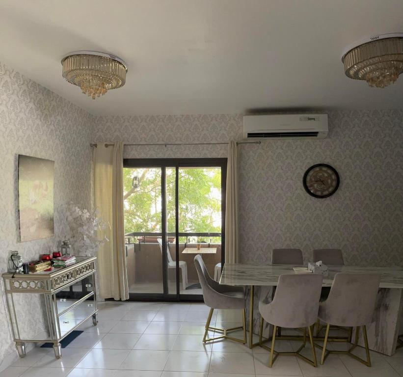 2 bedroom apt